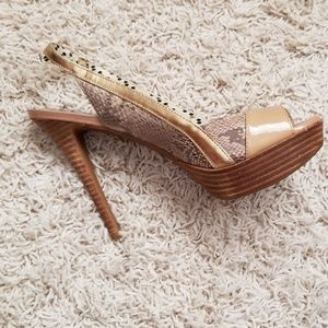 Jessica Simpson Blossom Platform Sandal. Size 8.5
